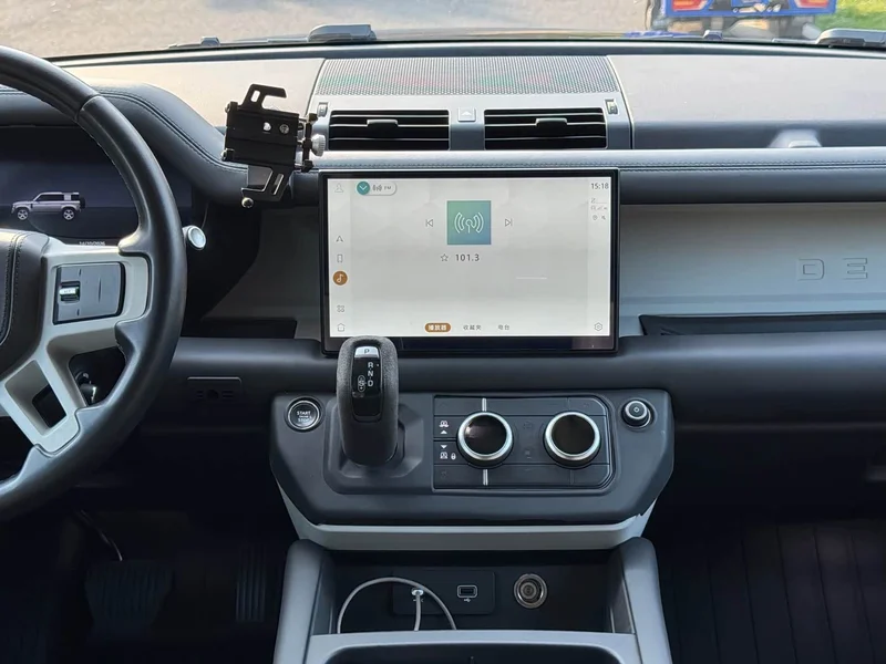 Land Rover Defender — фото 14