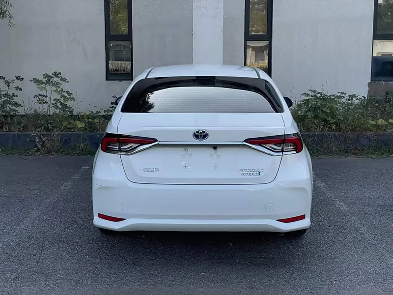 Toyota Corolla — фото 12
