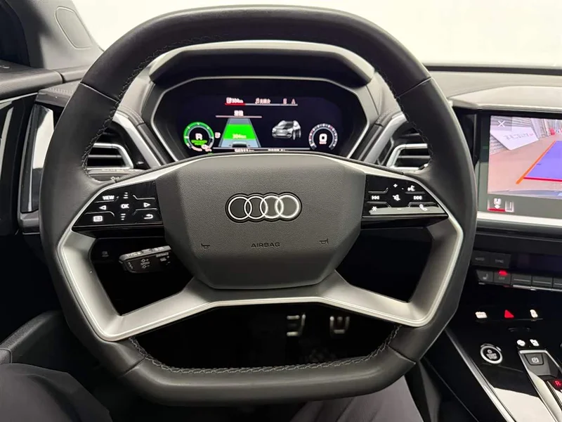 Audi Q4 e-tron — фото 11