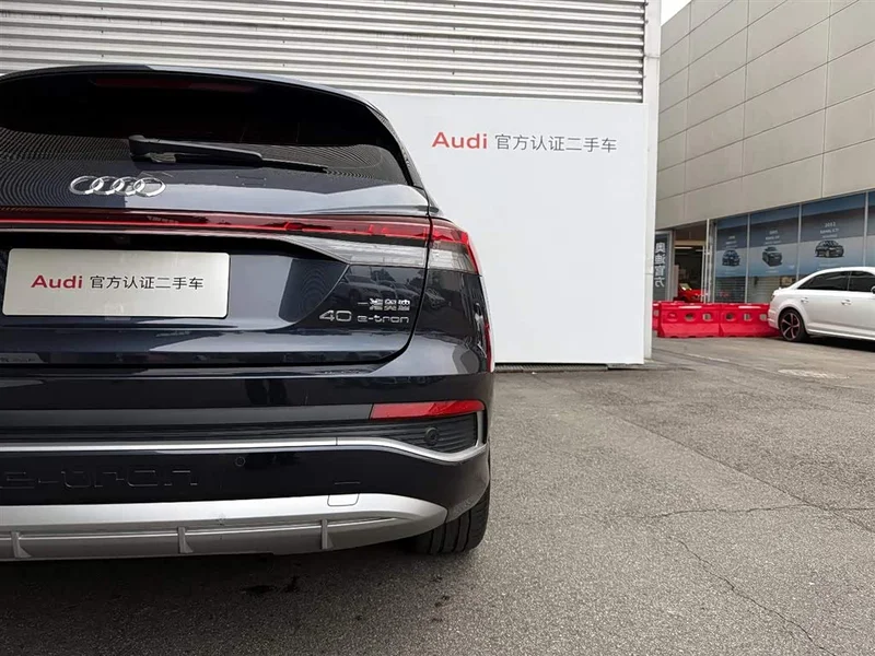 Audi Q4 e-tron — фото 15