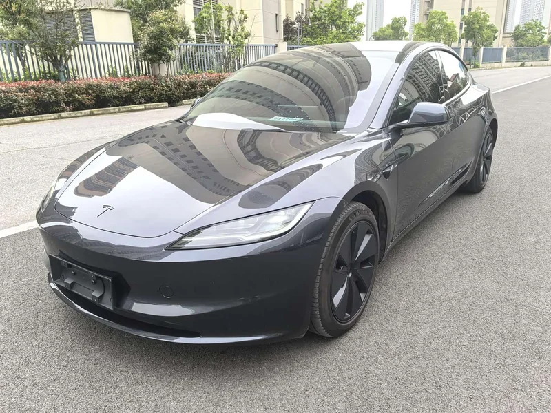 Tesla Model 3 — фото 1