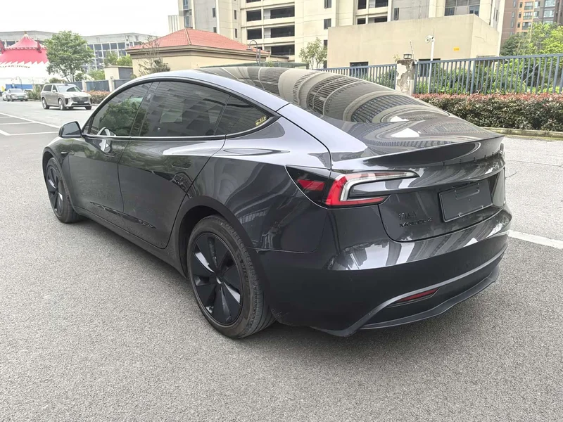 Tesla Model 3 — фото 7