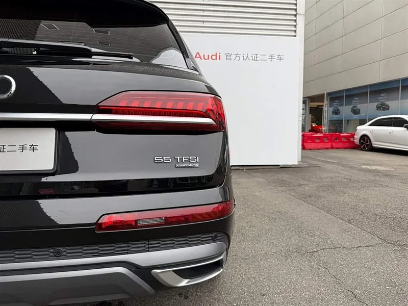 Audi Q7 — фото 15