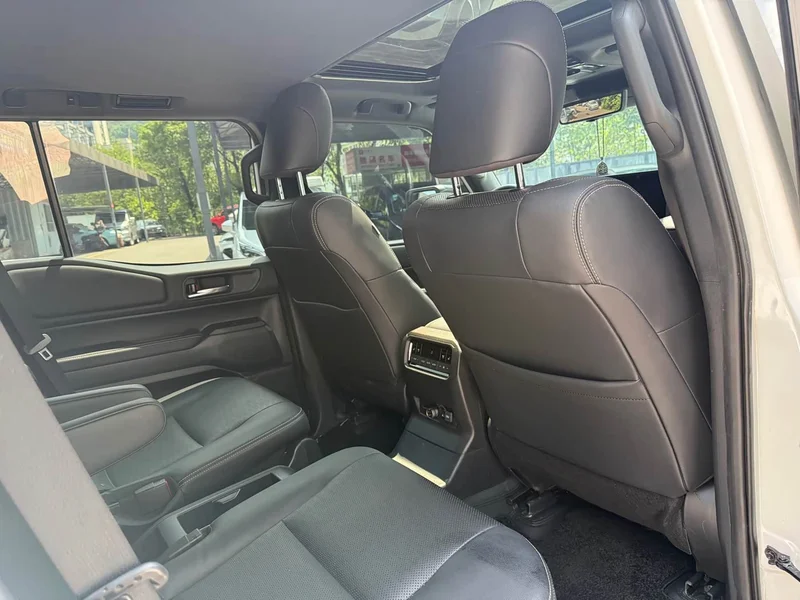 Toyota Prado — фото 11