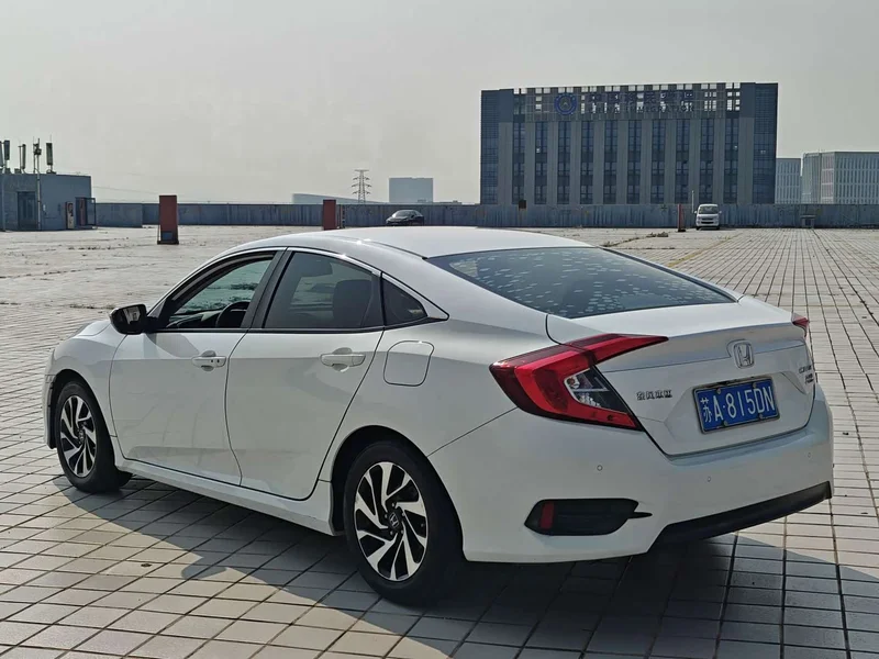 Honda Civic — фото 14