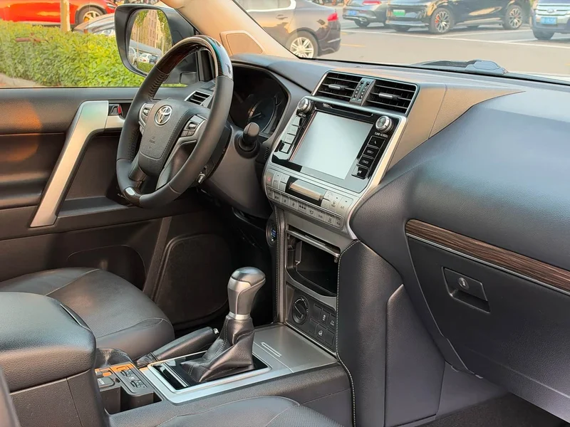 Toyota Prado — фото 11