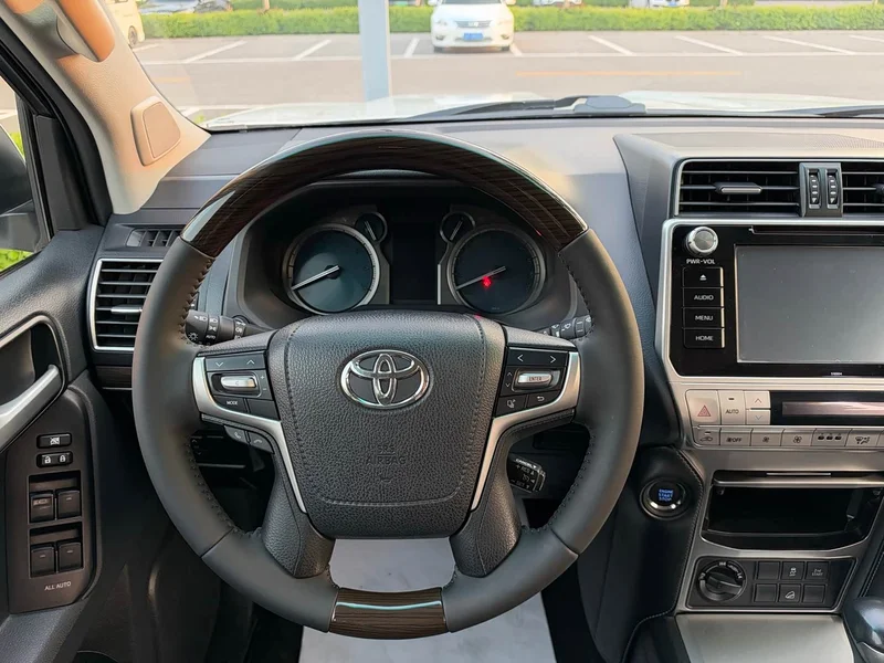 Toyota Prado — фото 16