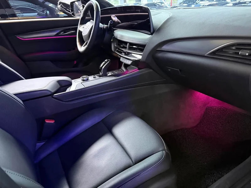 Cadillac CT5 — фото 19
