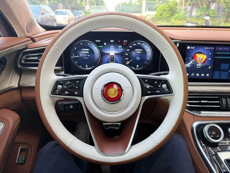 Hongqi H9 — фото 16