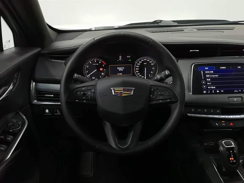 Cadillac XT4 — фото 11