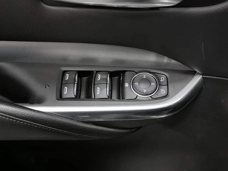 Cadillac XT4 — фото 9