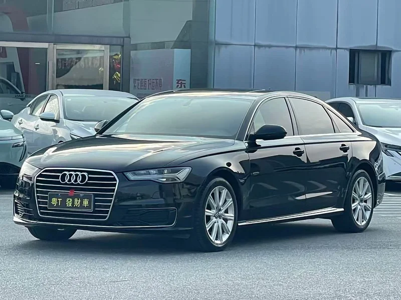 Audi A6L — фото 1