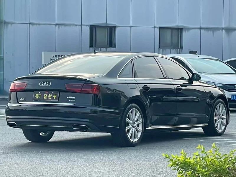Audi A6L — фото 9