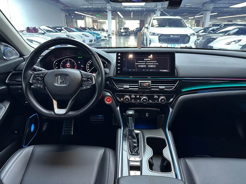 Honda Accord — фото 11