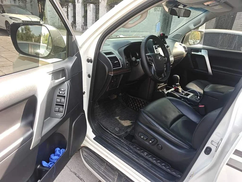Toyota Prado — фото 12