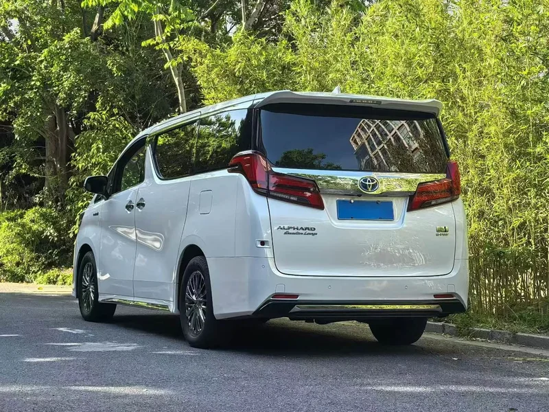 Toyota Alphard — фото 3