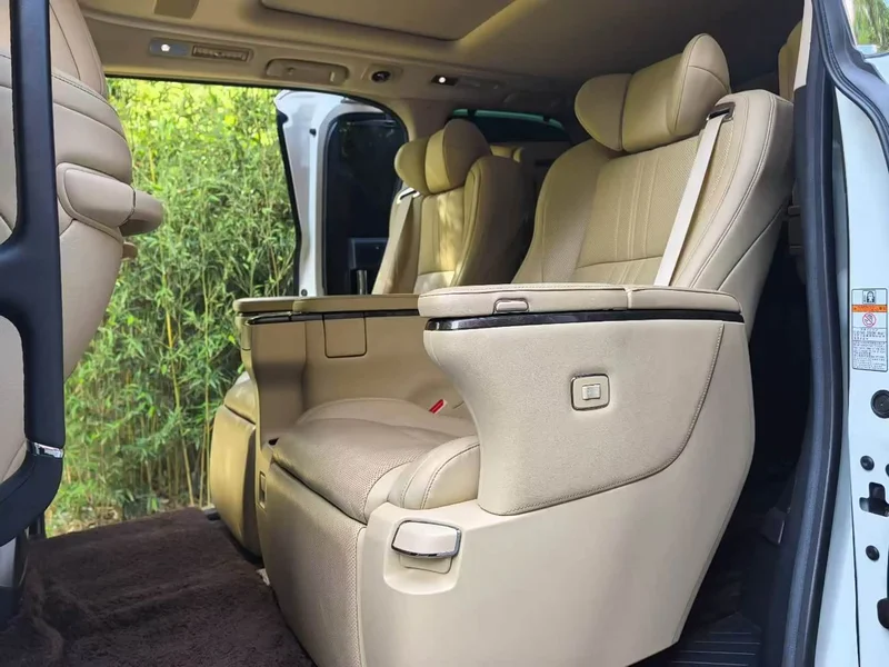 Toyota Alphard — фото 7