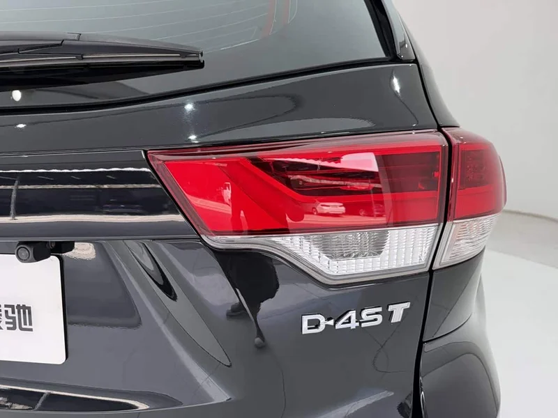 Toyota Highlander — фото 10