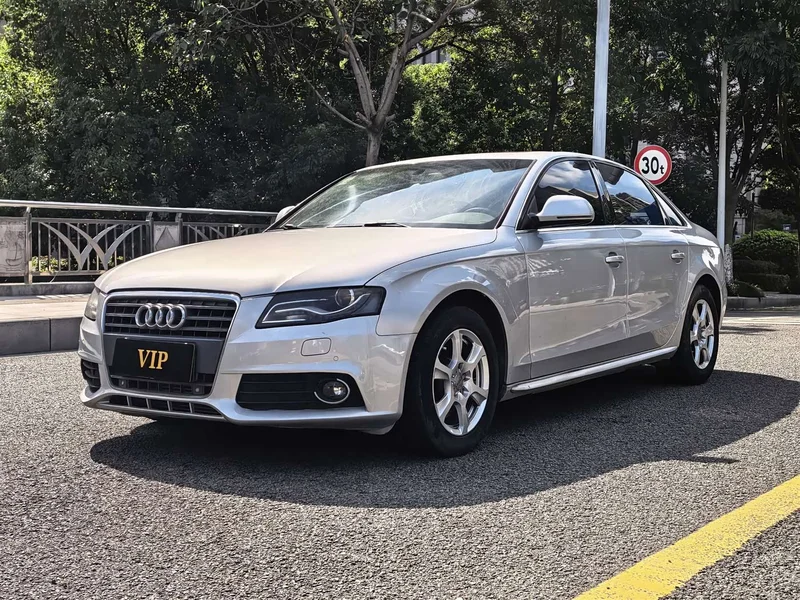 Audi A4L — фото 1