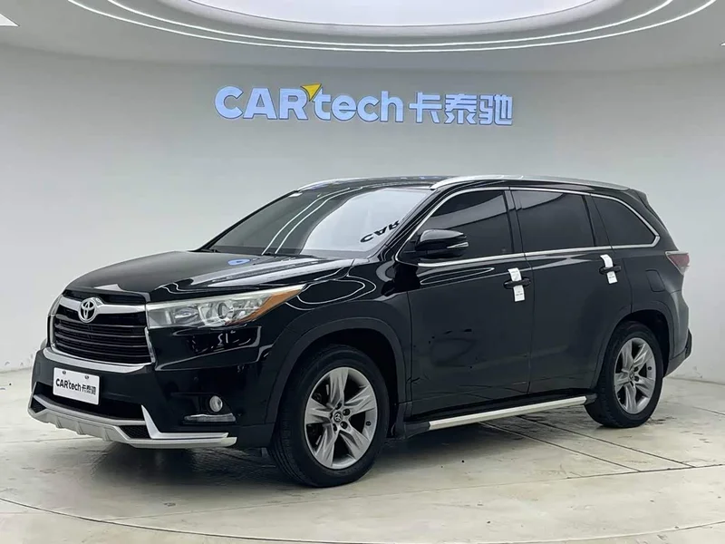 Toyota Highlander — фото 1