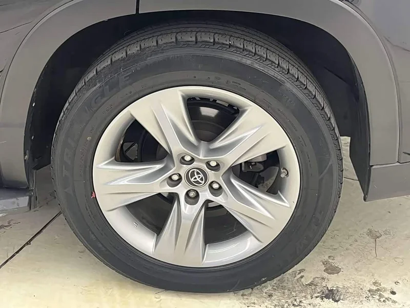 Toyota Highlander — фото 13