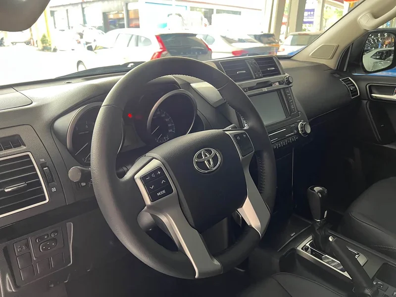 Toyota Prado — фото 11
