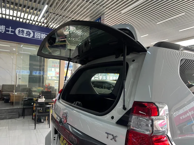 Toyota Prado — фото 10