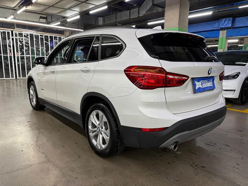 BMW X1 — фото 5