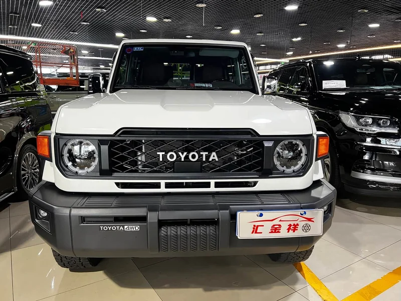 Toyota Land Cruiser (Imported) — фото 1