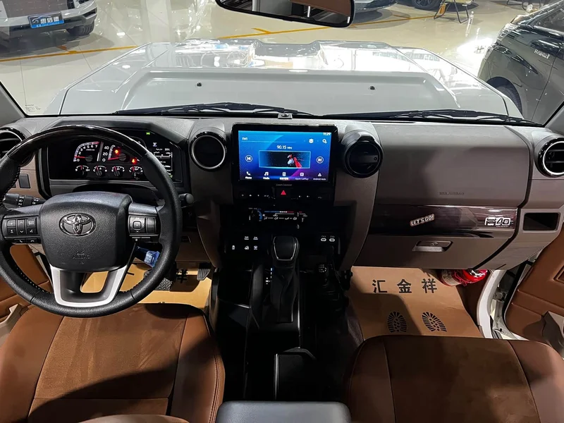 Toyota Land Cruiser (Imported) — фото 13