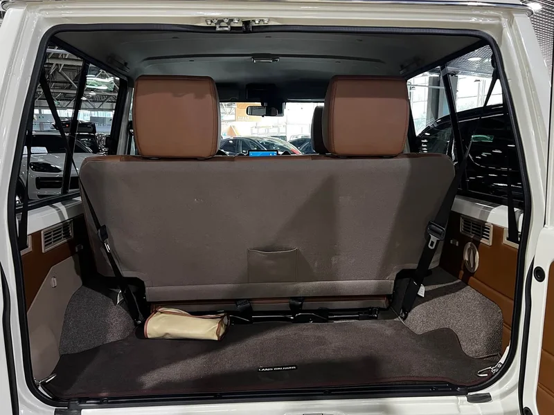 Toyota Land Cruiser (Imported) — фото 14
