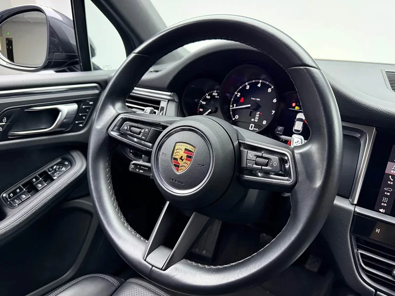 Porsche Macan — фото 11