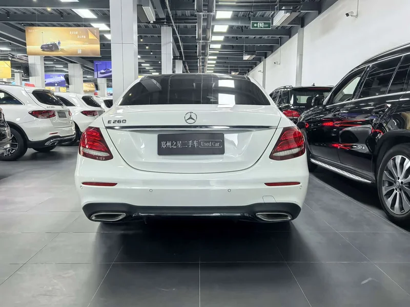 Mercedes-Benz E-Class — фото 5