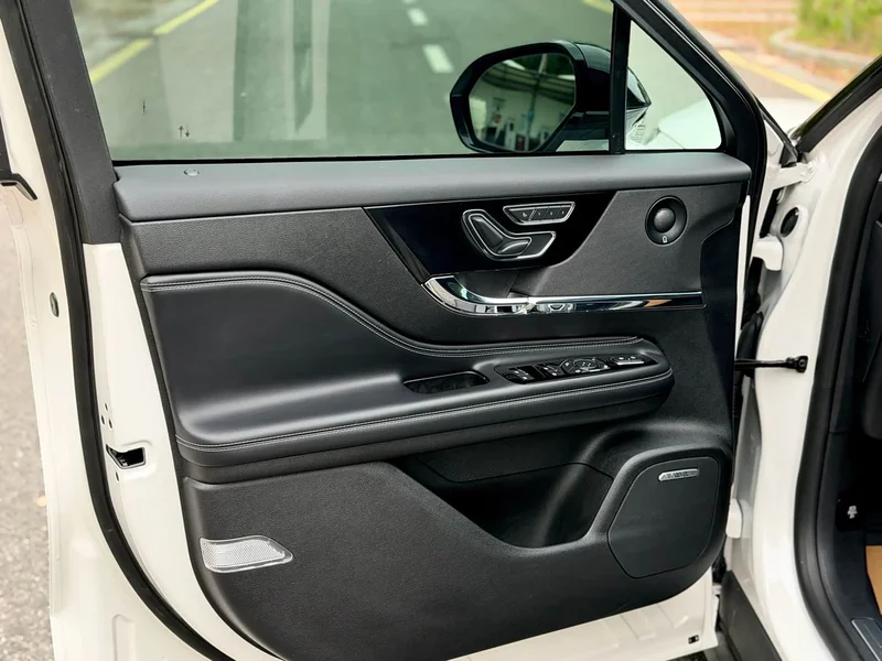 Jeep Renegade — фото 14