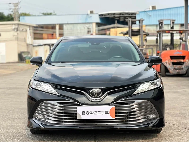 Toyota Camry — фото 2