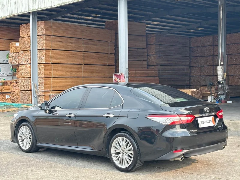 Toyota Camry — фото 7