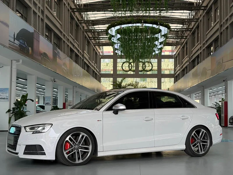 Audi A3 — фото 1