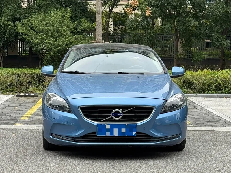 Volvo V40 — фото 2