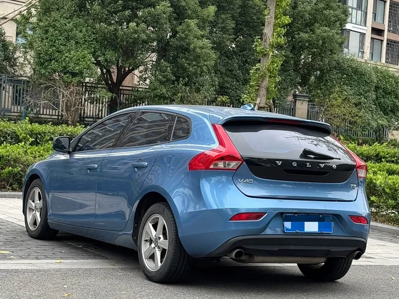 Volvo V40 — фото 4