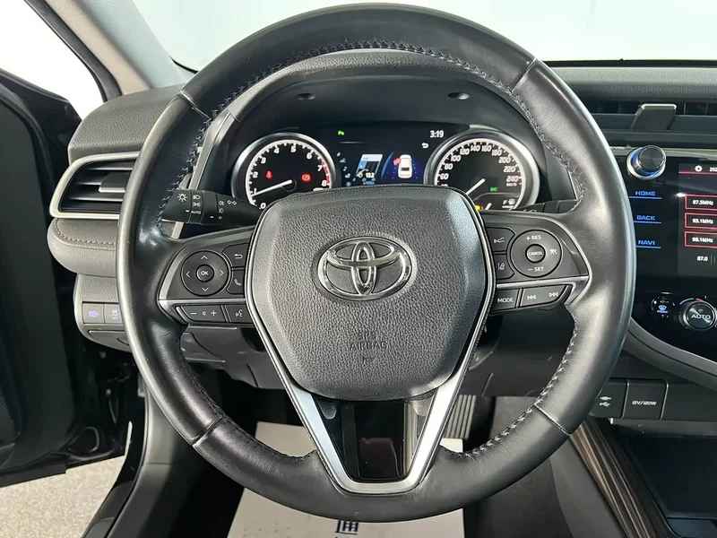 Toyota Camry — фото 12