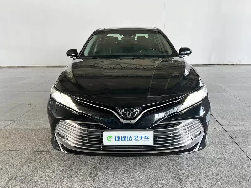 Toyota Camry — фото 13