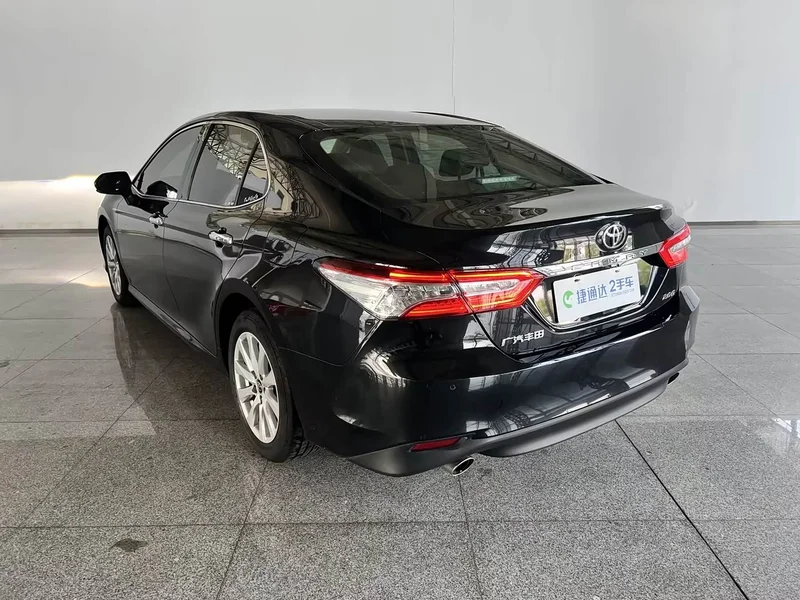 Toyota Camry — фото 21