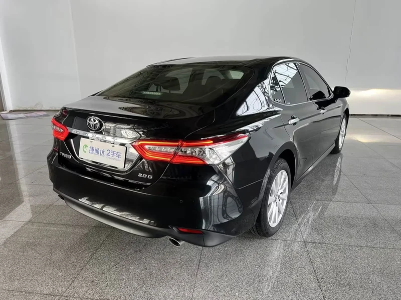 Toyota Camry — фото 8