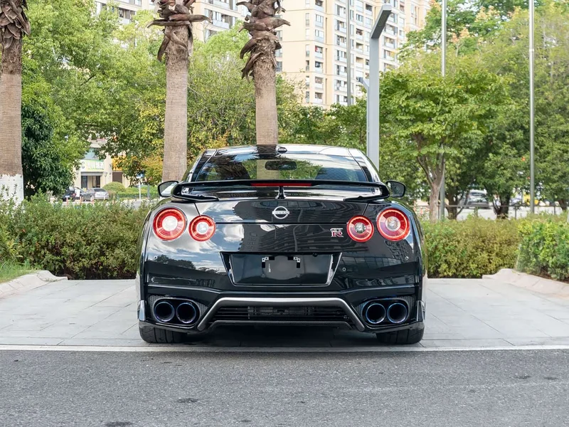 Nissan GT-R — фото 5