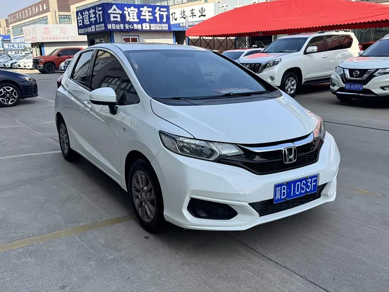 Honda Fit — фото 1