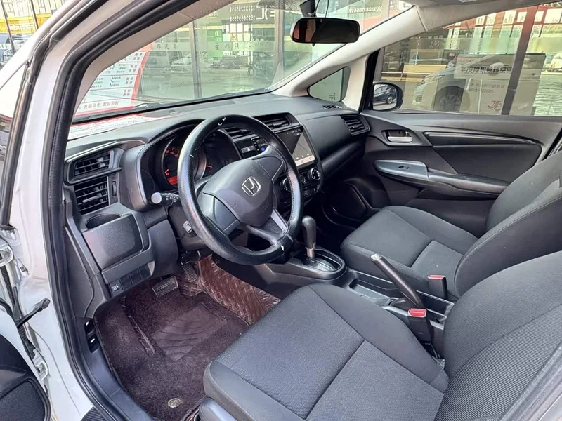Honda Fit — фото 5