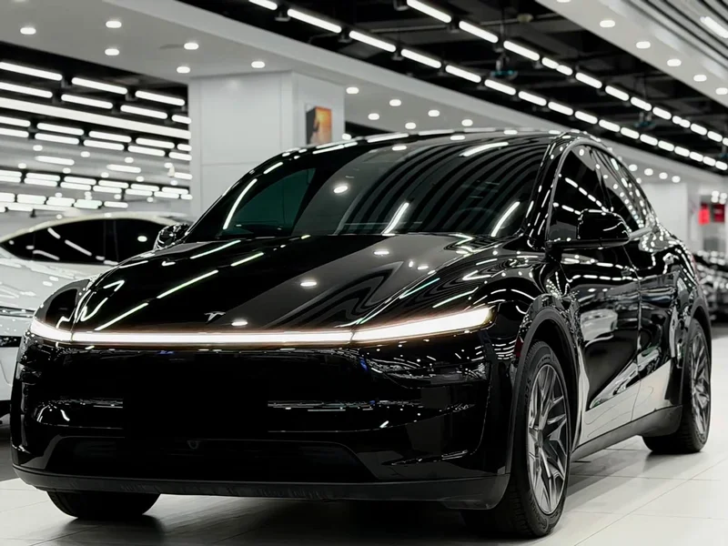 Tesla Model Y — фото 1