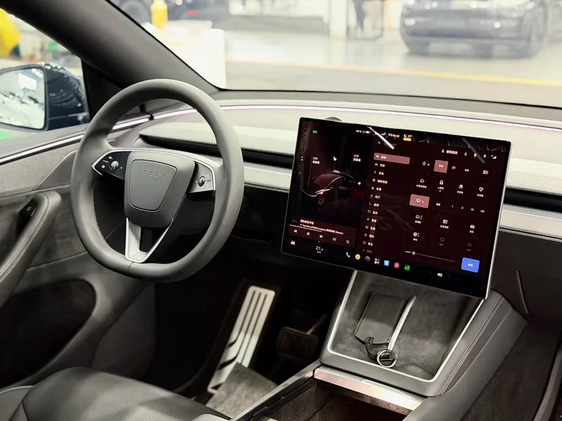 Tesla Model Y — фото 11
