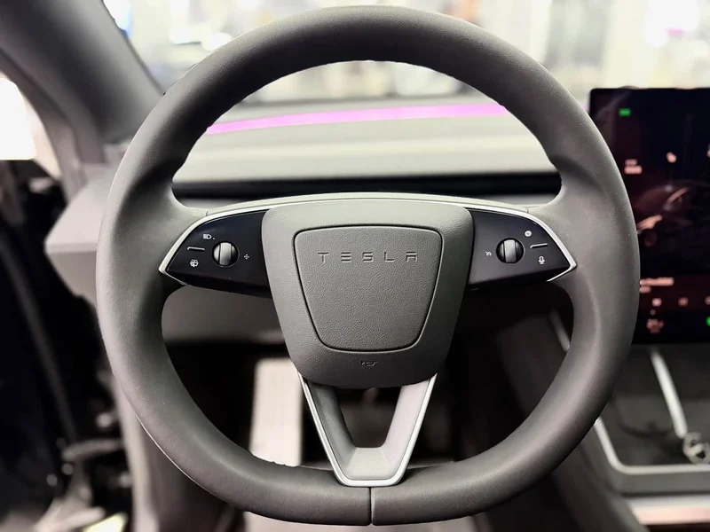 Tesla Model Y — фото 12