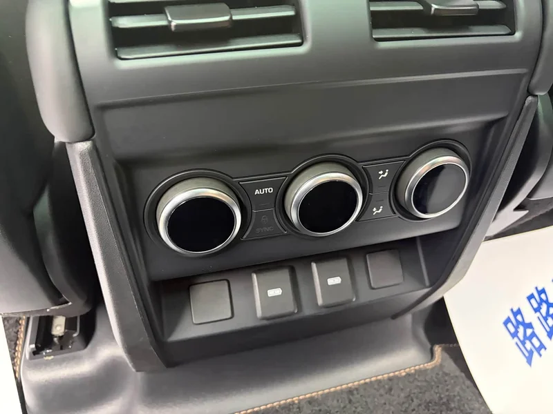 Land Rover Defender — фото 11